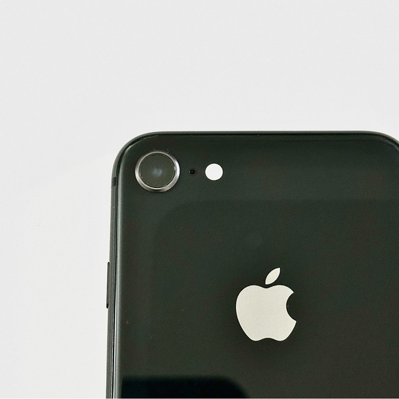 iPhone 8 - 64GB - Space Gray - Model A1905 with original NEW Earbuds - Picture 5 of 12